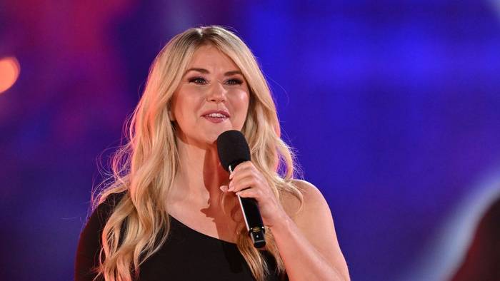 In einem Interview hat Schlagersängerin Beatrice Egli verraten, wie sie mit gesellschaftlichen Schönheitsidealen umgeht. (Bild: 2026 Getty Images/Kerstin Joensson)