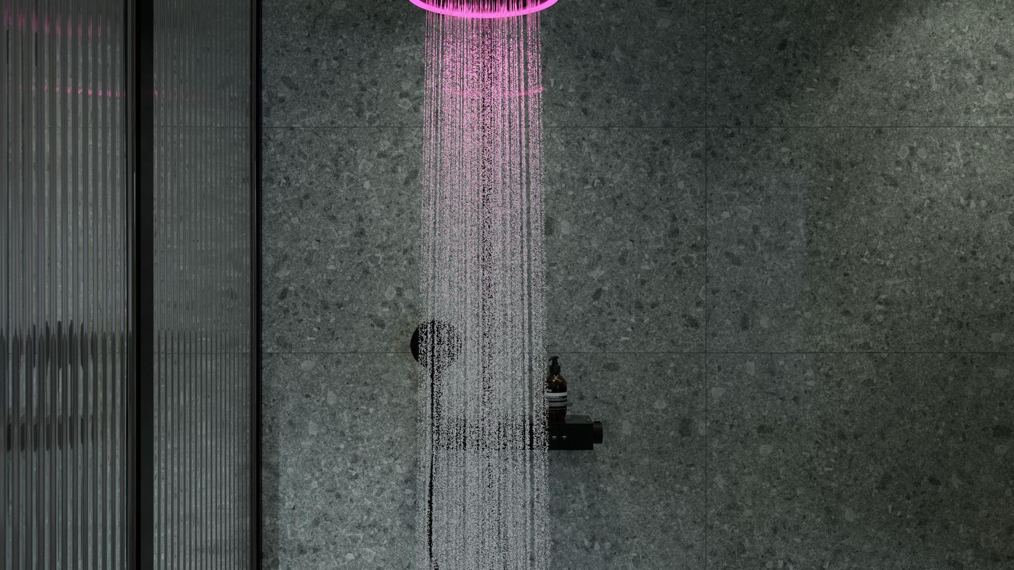 Ein Duschkopf mit LED-Beleuchtung von Ideal Standard