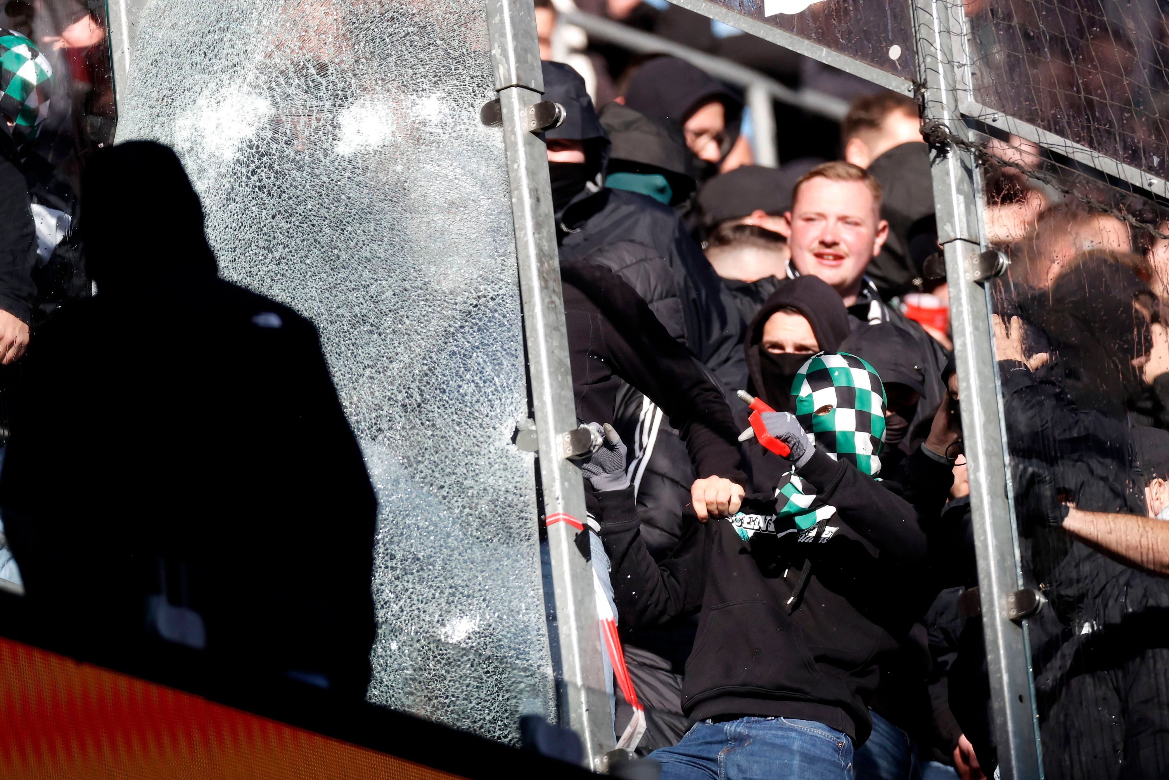 Derby-Krawalle beim Spiel des 1. FC Köln gegen Gladbach.
