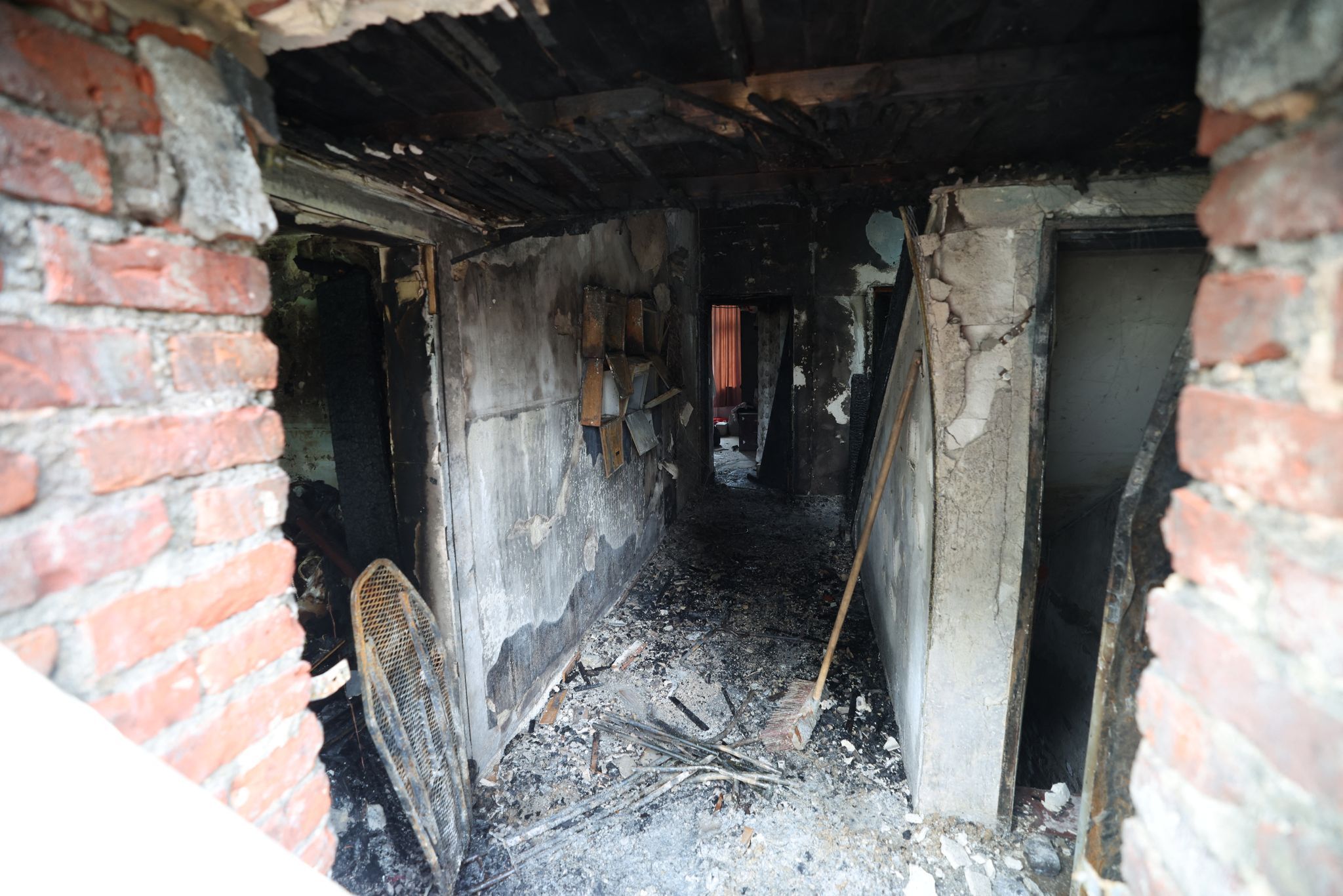 Eine ausgebrannte Wohnung nach einem Feuerinferno.