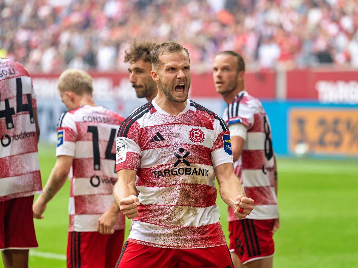 Eric Hottmann jubelt und ballt beide Fäuste.