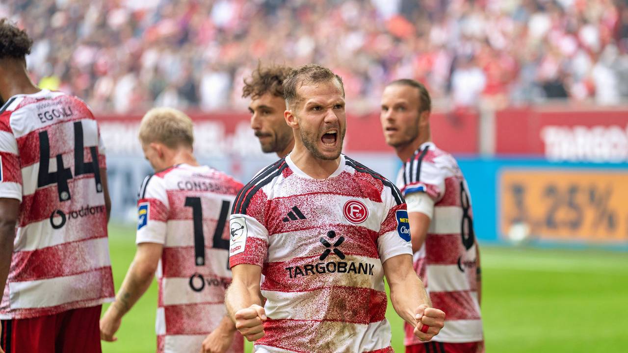 Eric Hottmann jubelt und ballt beide Fäuste.