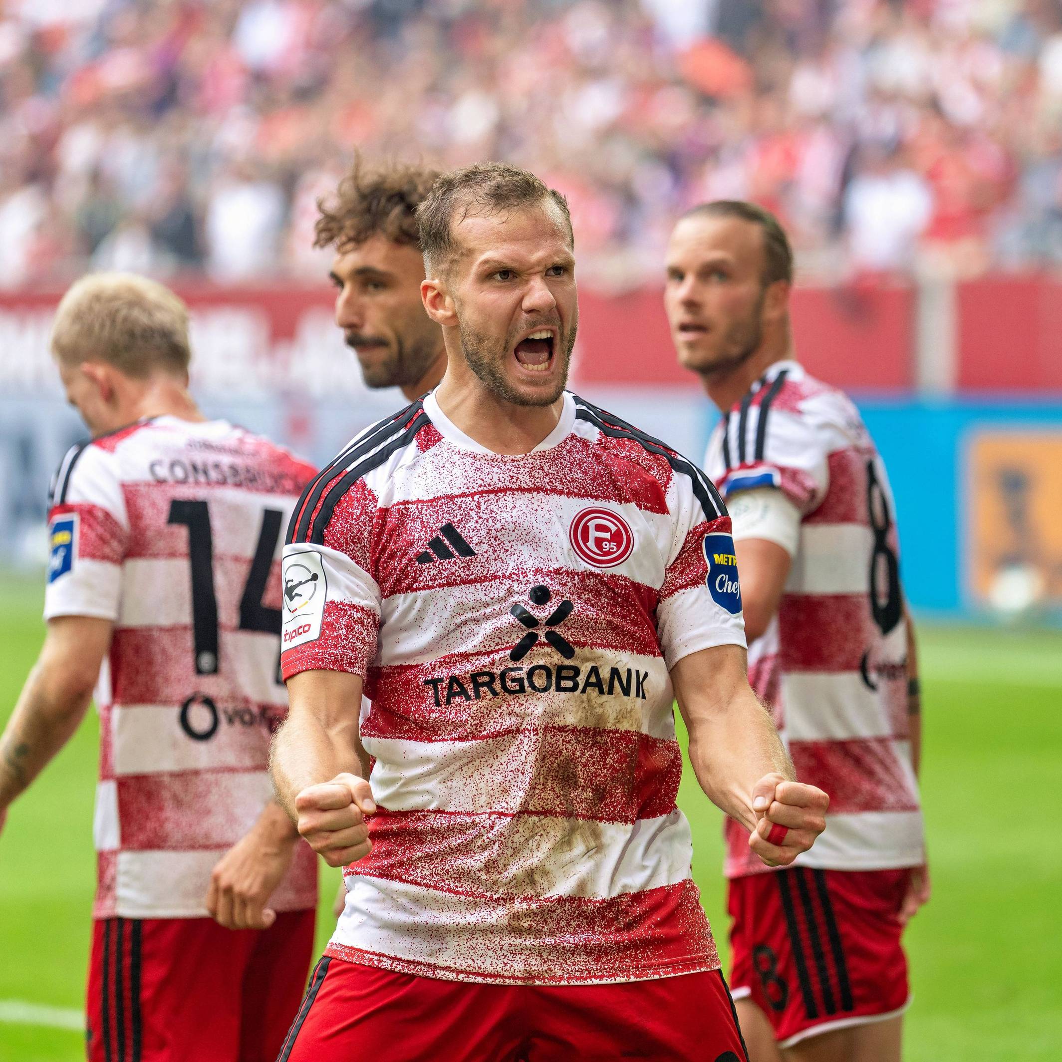 Eric Hottmann jubelt und ballt beide Fäuste.