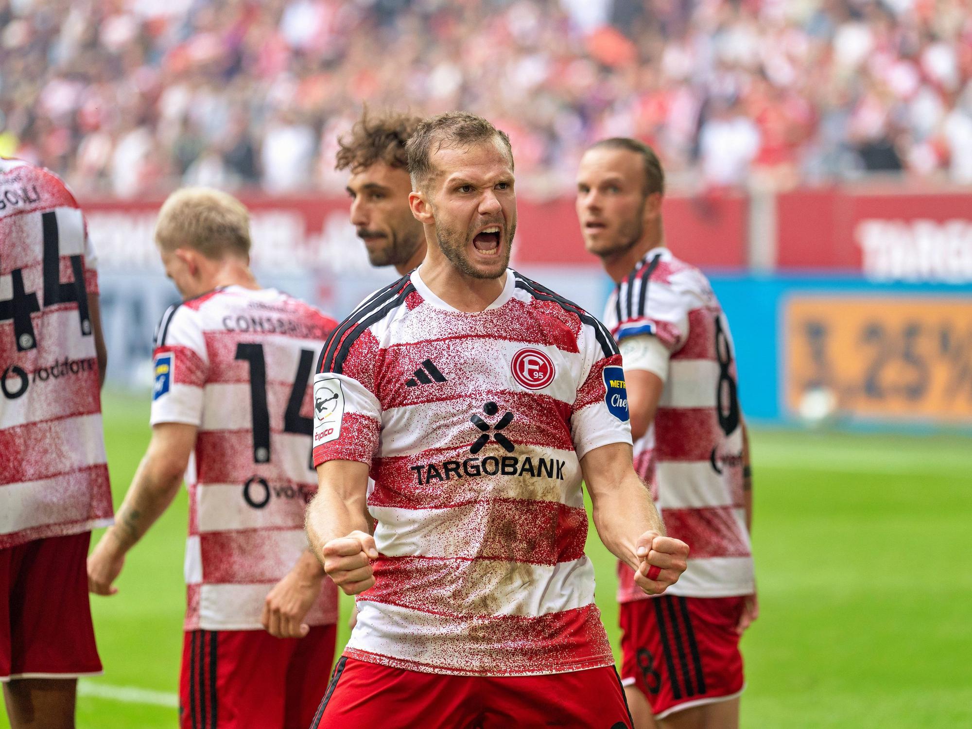 Eric Hottmann jubelt und ballt beide Fäuste.