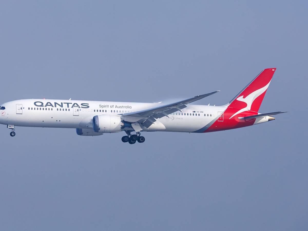 Eine Qantas Boeing 787-9 Dreamliner im Landeanflug.