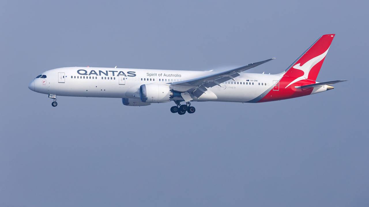 Eine Qantas Boeing 787-9 Dreamliner im Landeanflug.