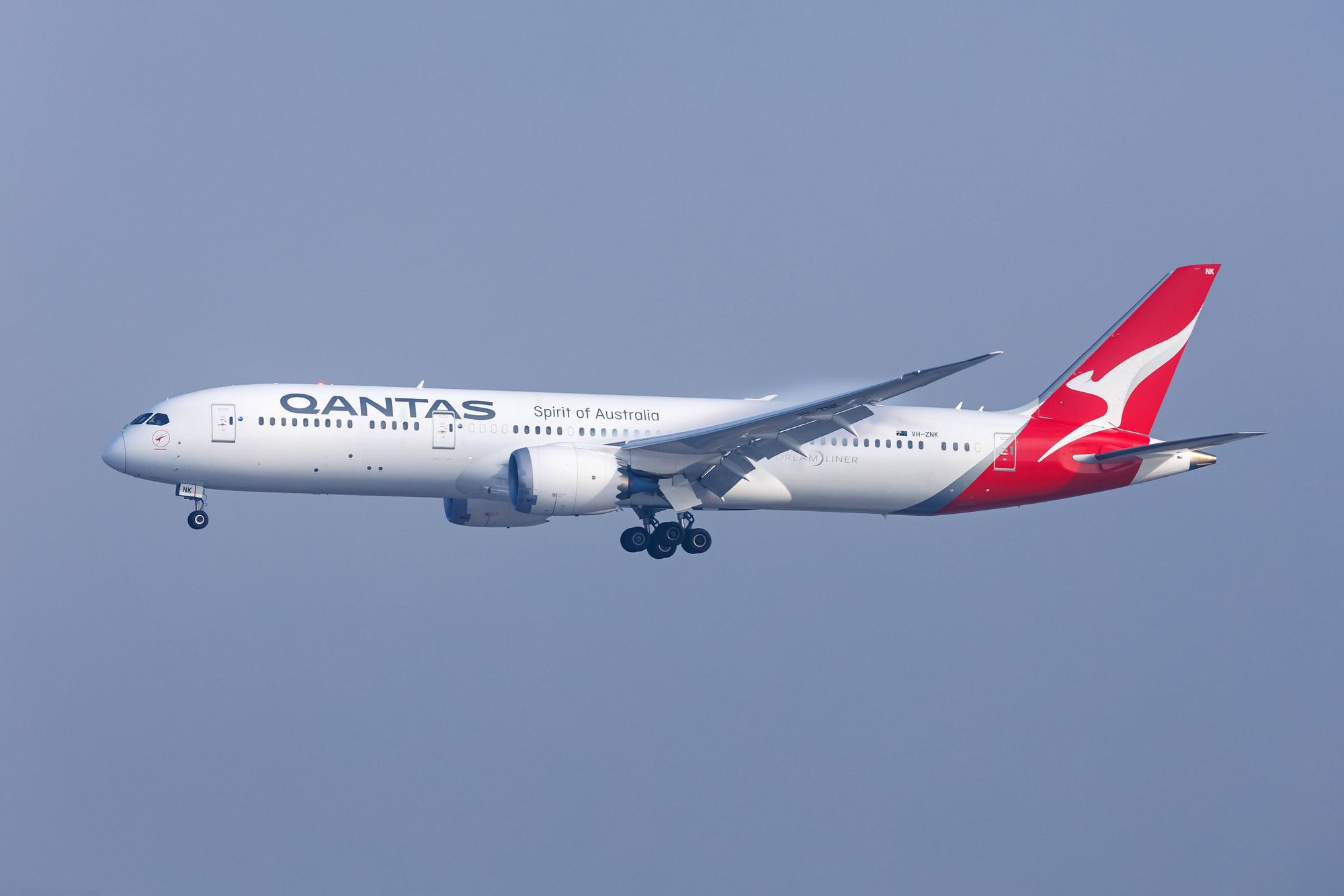 Eine Qantas Boeing 787-9 Dreamliner im Landeanflug.