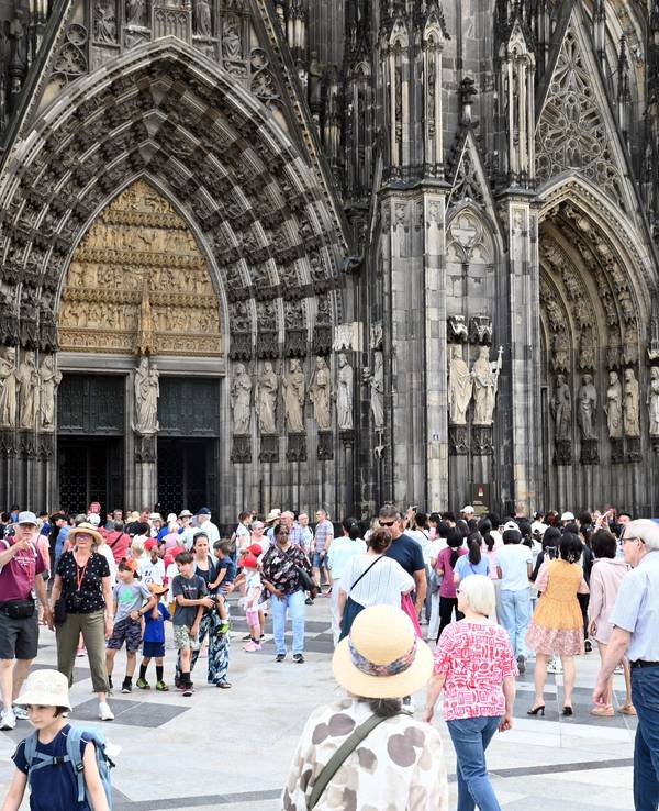 30.06.2026 Köln. Ab Mittwoch (01.07) kostet der Besuch des Kölner Doms erstmals Eintritt, es gibt allerdings auch Ausnahmen. Die Situation am letzten Tag mit kostenfreier Besuchsmöglichkeit. Foto:Alexander Schwaiger