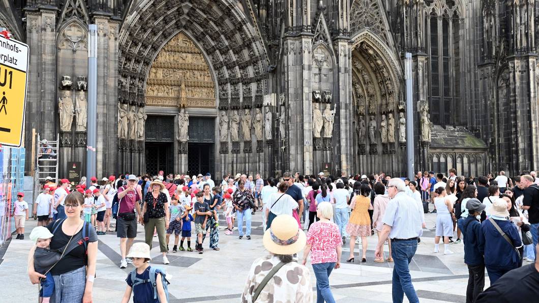 30.06.2026 Köln. Ab Mittwoch (01.07) kostet der Besuch des Kölner Doms erstmals Eintritt, es gibt allerdings auch Ausnahmen. Die Situation am letzten Tag mit kostenfreier Besuchsmöglichkeit. Foto:Alexander Schwaiger