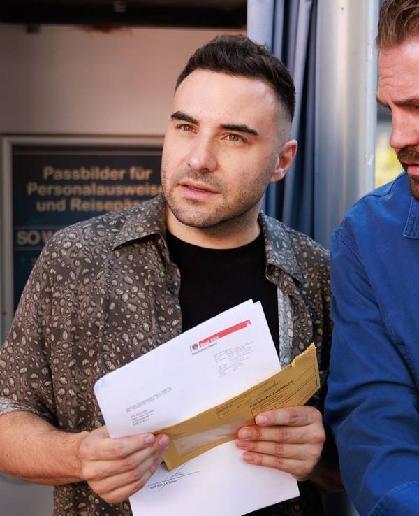 „Unter uns“-Stars Lars Steinhöfel (links) und Richard Lingscheidt: Kommendes Jahr ist bei der RTL-Daily Schluss. (Bild: RTL / Sebastian Meyer)