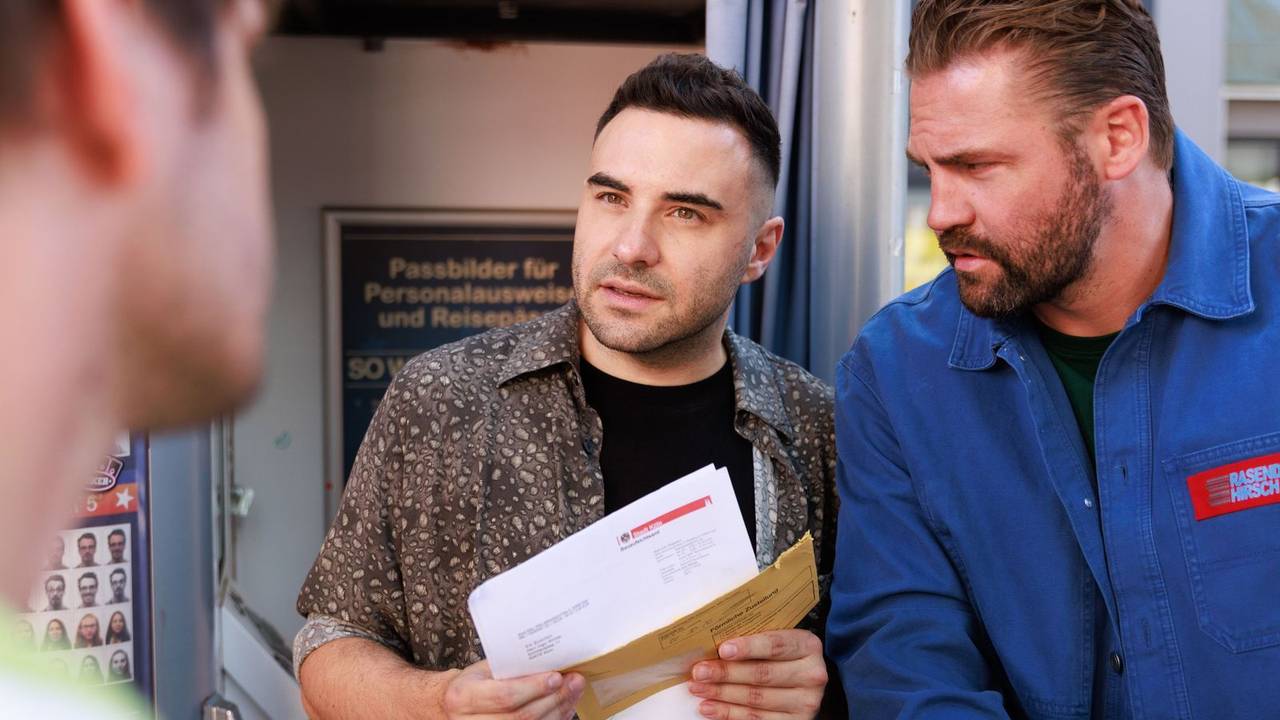 „Unter uns“-Stars Lars Steinhöfel (links) und Richard Lingscheidt: Kommendes Jahr ist bei der RTL-Daily Schluss. (Bild: RTL / Sebastian Meyer)