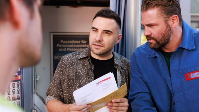 „Unter uns“-Stars Lars Steinhöfel (links) und Richard Lingscheidt: Kommendes Jahr ist bei der RTL-Daily Schluss. (Bild: RTL / Sebastian Meyer)