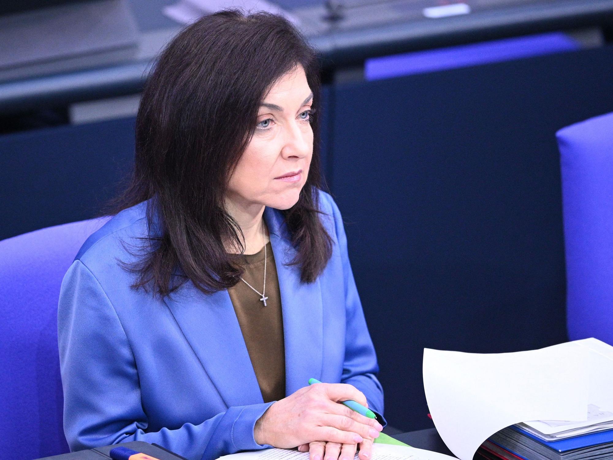 Wirtschaftsministerin Katherina Reiche (CDU) im Bundestag bei der Parlamentsdebatte zur Energieversorgung Deutschlands.