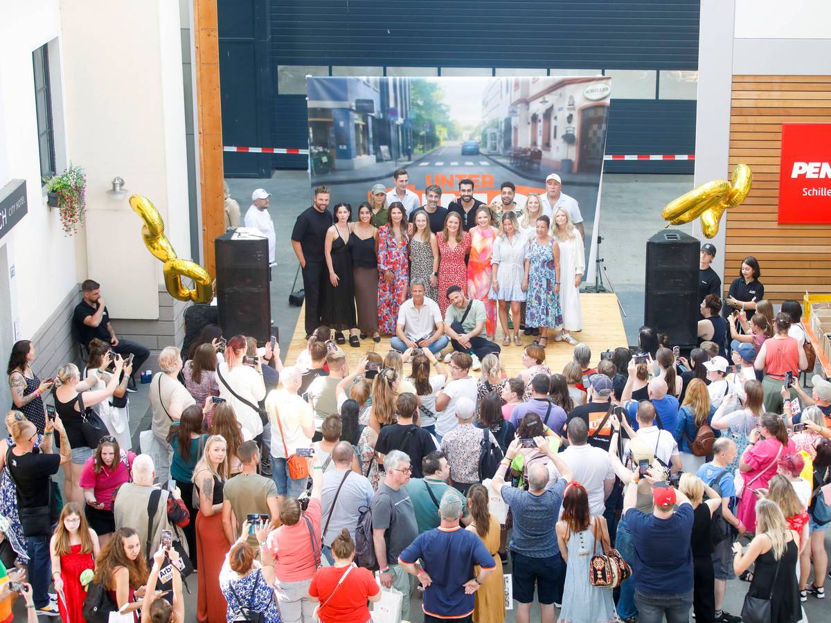 „Unter Uns“-Fantreffen in Köln: Dass auch die Wiederholungen am Vormittag nicht mehr bei RTL zu sehen sind, hat viele Fans entsetzt. Sie kämpfen für die Serie.