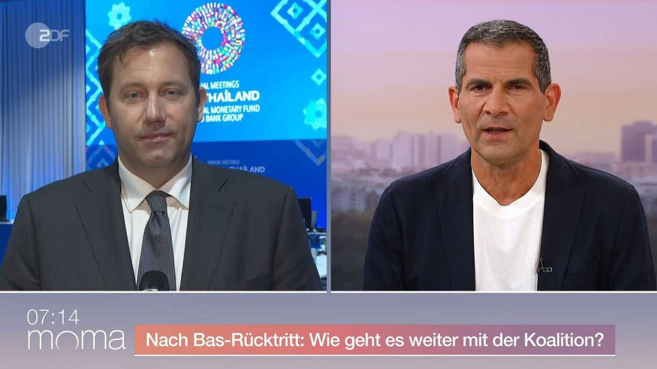 Moma-Moderator Mitri Sirin (rechts) sprach mit SPD-Chef und Vizekanzler Lars Klingbeil, der aus Bangkok zugeschaltet war. (Bild: ZDF)