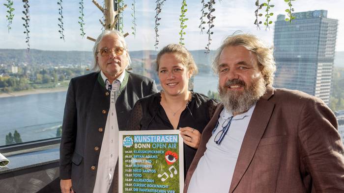 Die KunstRasen-Macher Ernst-Ludwig Hartz, Katrin Wurm und Martin Nötzel stellten das Programm der Open-Air-Saison 2027 in Bonn-Gronau vor.