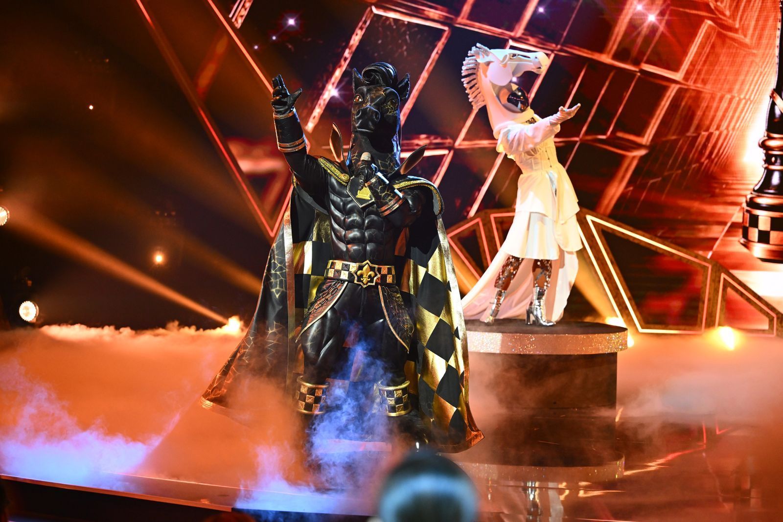 P.S., die Schachfigur mit dem Sixpack, qualifizierte sich als Erster für das Finale am kommenden Mittwoch. (Bild: Joyn/Willi Weber)