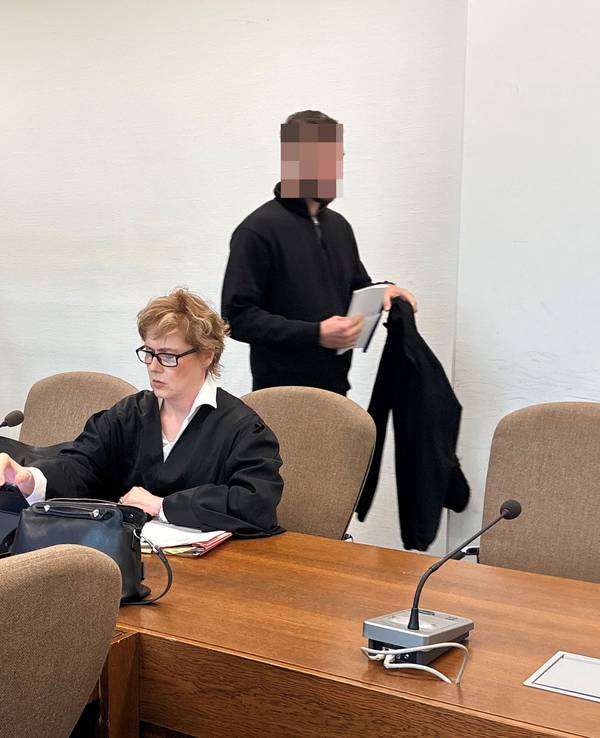 Der Angeklagte mit seiner Verteidigerin Petra Eßer beim Prozess im Landgericht