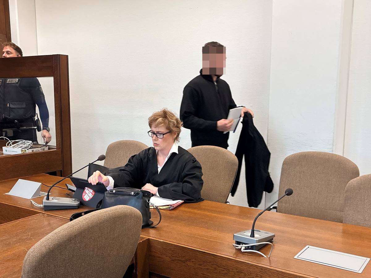 Der Angeklagte mit seiner Verteidigerin Petra Eßer beim Prozess im Landgericht