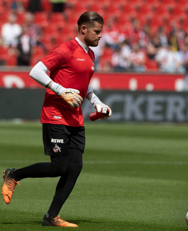 Timo Horn beim Aufwärmtraining