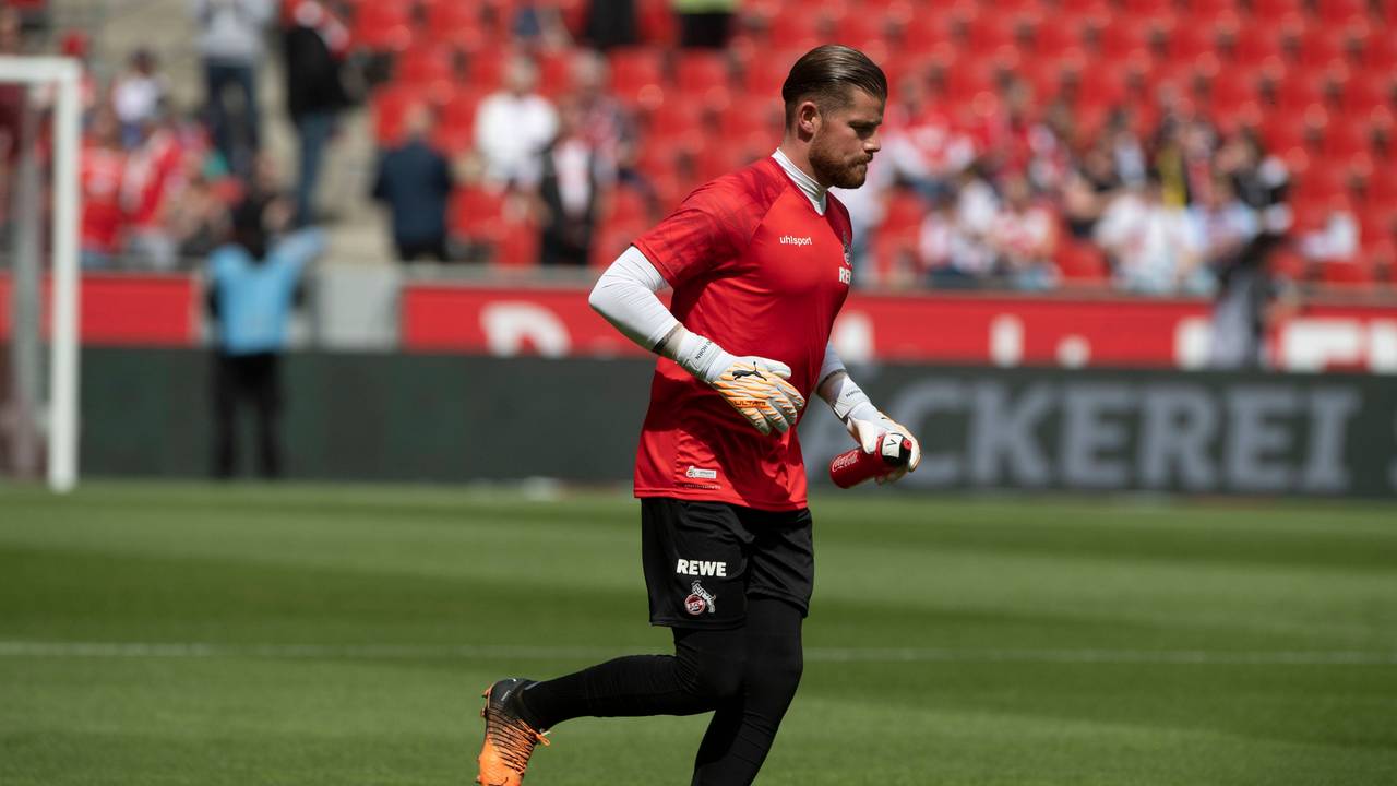 Timo Horn beim Aufwärmtraining