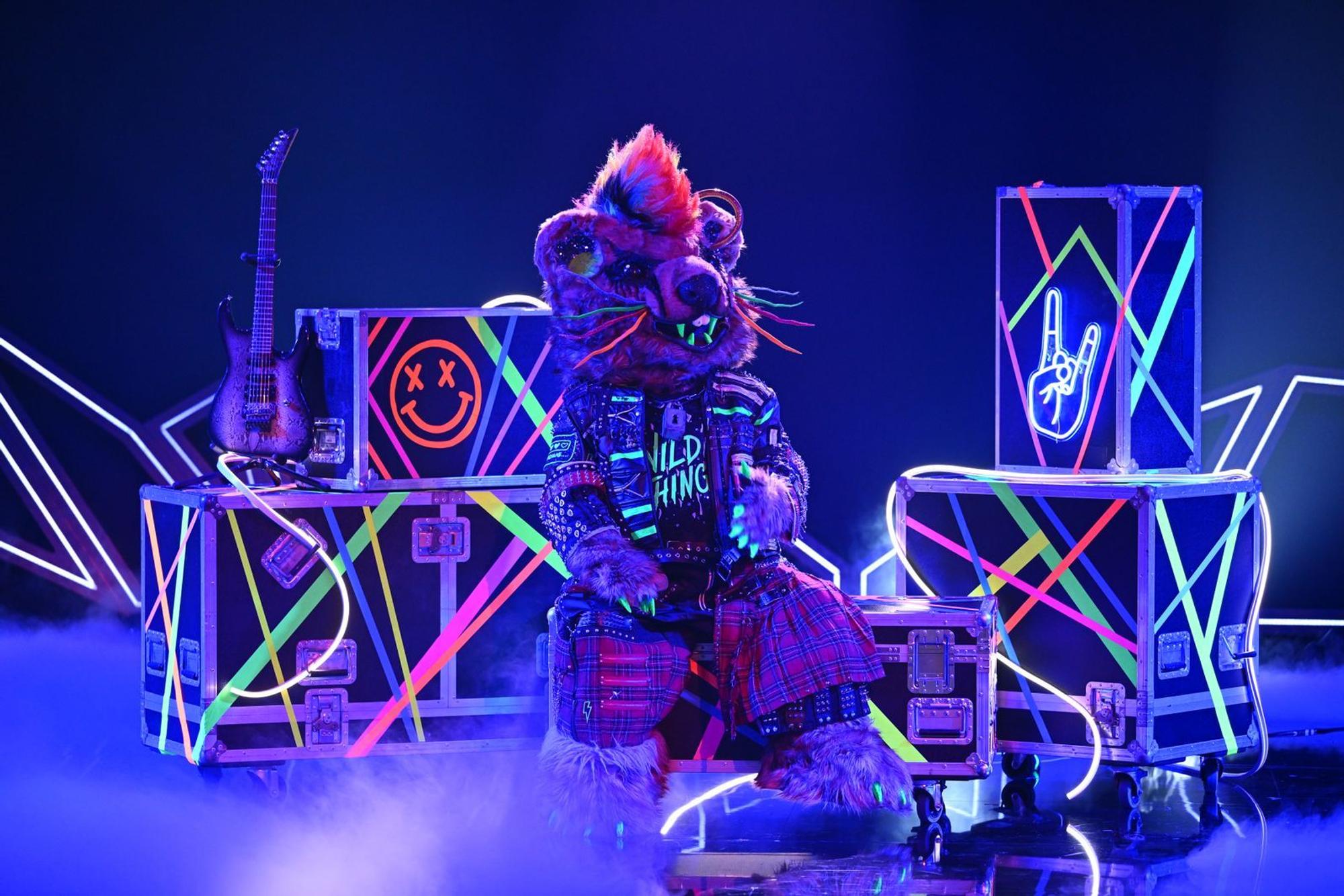 Der Zottel mit Hang zu Nein-Farben brachte mit „Try“ von P!nk die Bühne zum Brodeln und bekam genug Stimmen fürs Finale. (Bild: Joyn/Willi Weber)