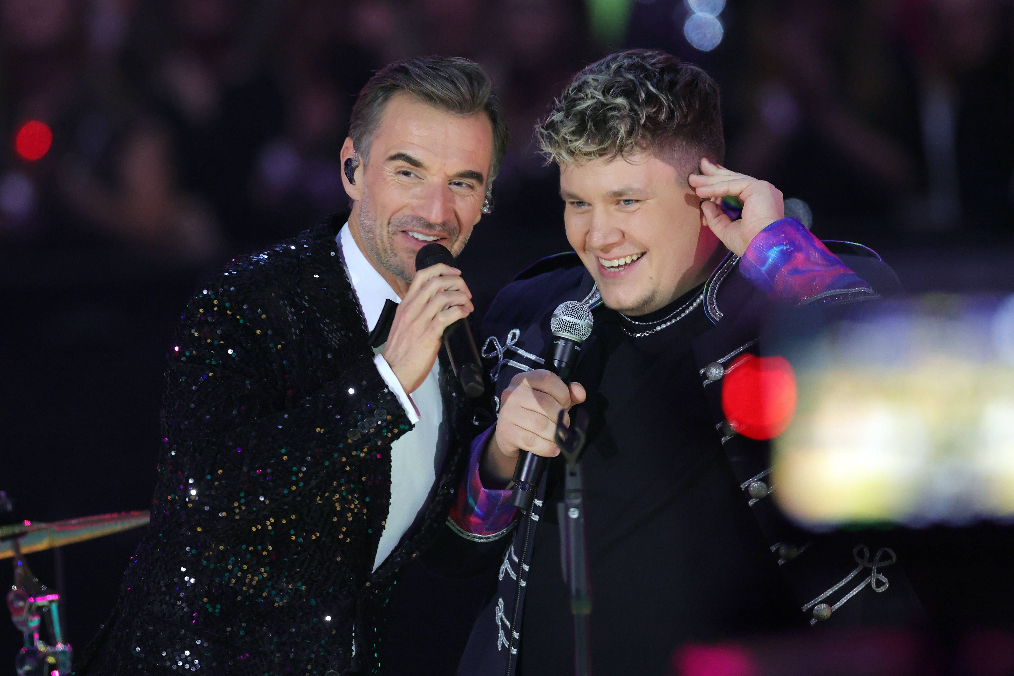 Florian Silbereisen mit Florian Hertel auf der Bühne.