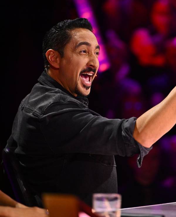 Hab dich! Rategast Eko Fresh (Bild) hatte im Halbfinale von „The Masked Singer“ einen sensationellen Promi-Verdacht. Er vermutete unter einer der Masken Politiker Jens Spahn. (Bild: Joyn/Willi Weber)