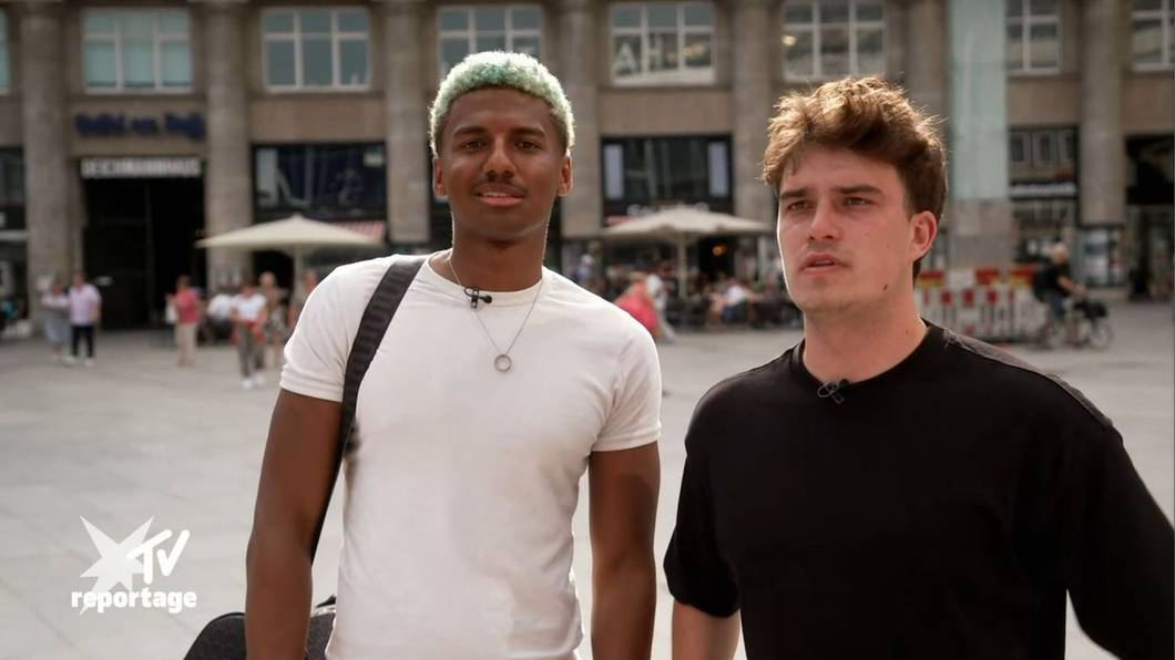 Jeremy Okoth (rechts) und Hannes Kessel haben sich ein Millionenbusiness aufgebaut. (Bild: RTL+)