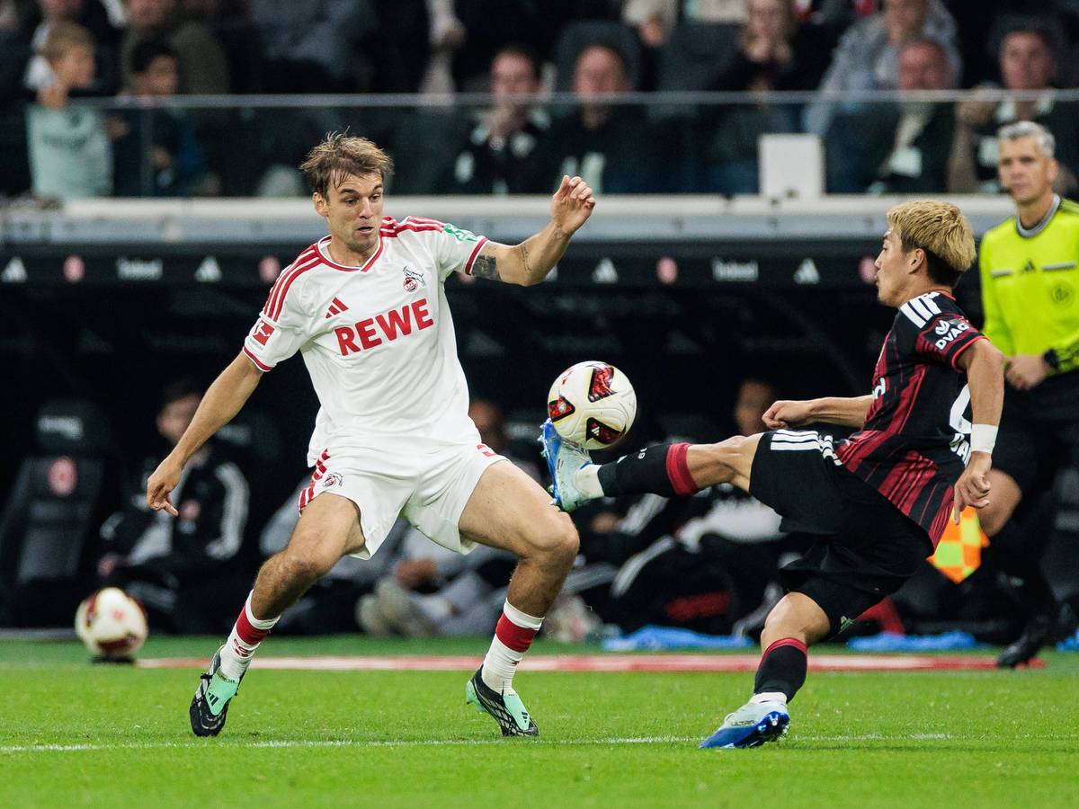 Ritsu Doan (Eintracht Frankfurt) gegen Borna Sosa (1. FC Köln).