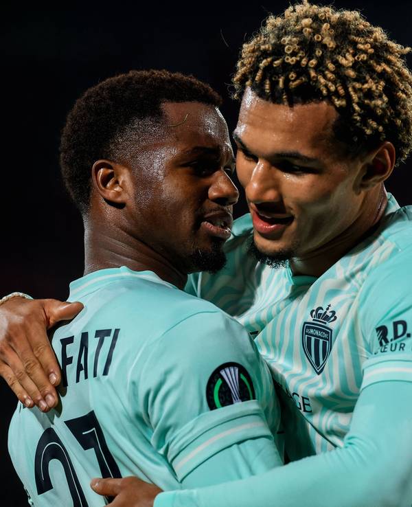 Ansu Fati und Paris Brunner feiern