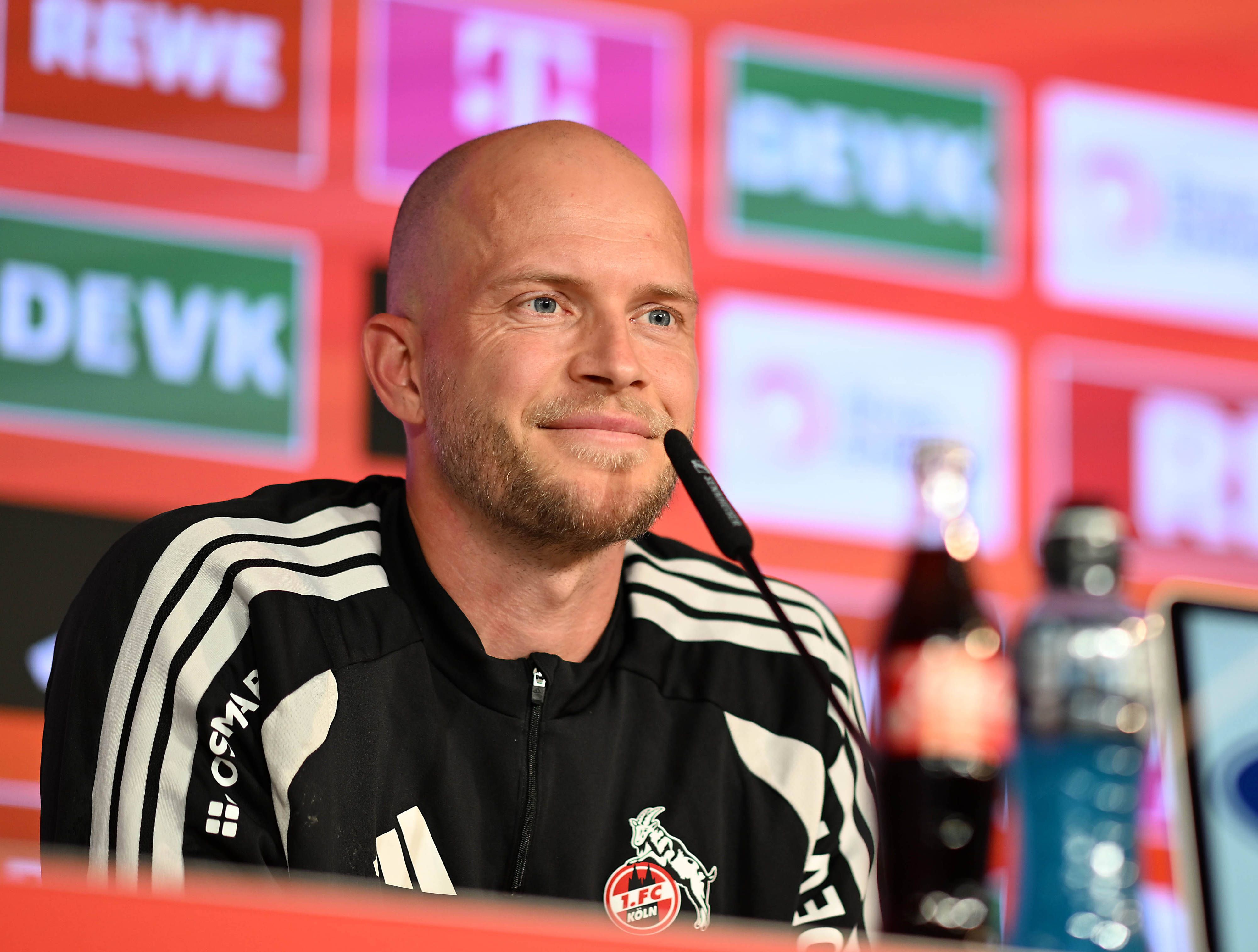 René Wagner auf einer Pressekonferenz.