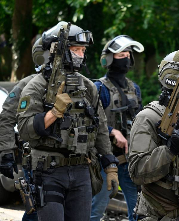 An der Durchsuchungsaktion waren auch Spezialeinheiten der Polizei beteiligt. (Symbolbild)