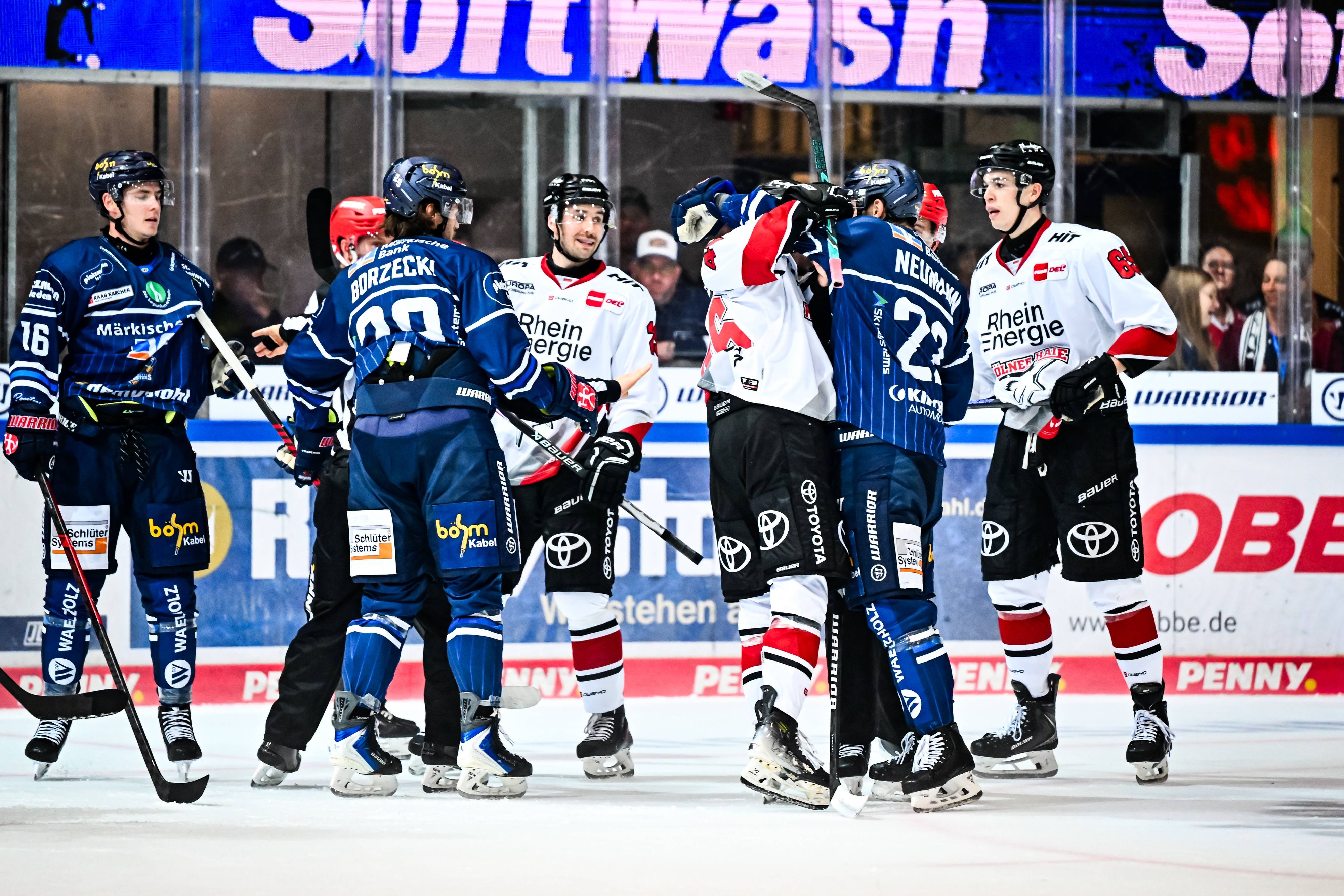 Uneinigkeiten bei den Spielern der Kölner Haie und der Iserlohn Roosters.