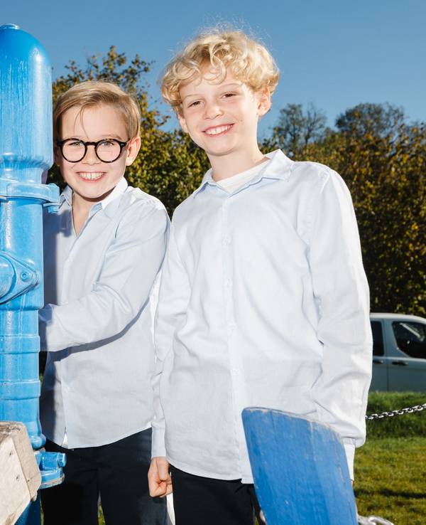 Laurenz Hardt (Mitte) wird der neue Kölner Kinderprinz, Anna Schmitz die neue Kinderjungfrau und Felix Hartje Kinderbauer.