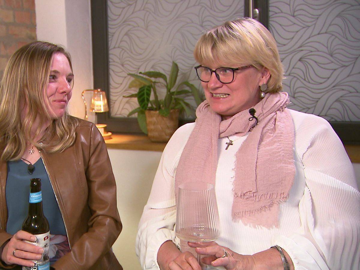 Sarah (rechts) wird nie Risotto-Fan, Susu schon eher. (Bild: RTL)