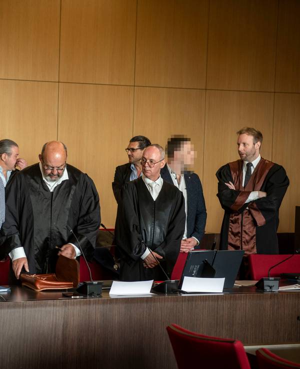 Die „Rich Kids“ mit ihren Anwälten vor Gericht.
