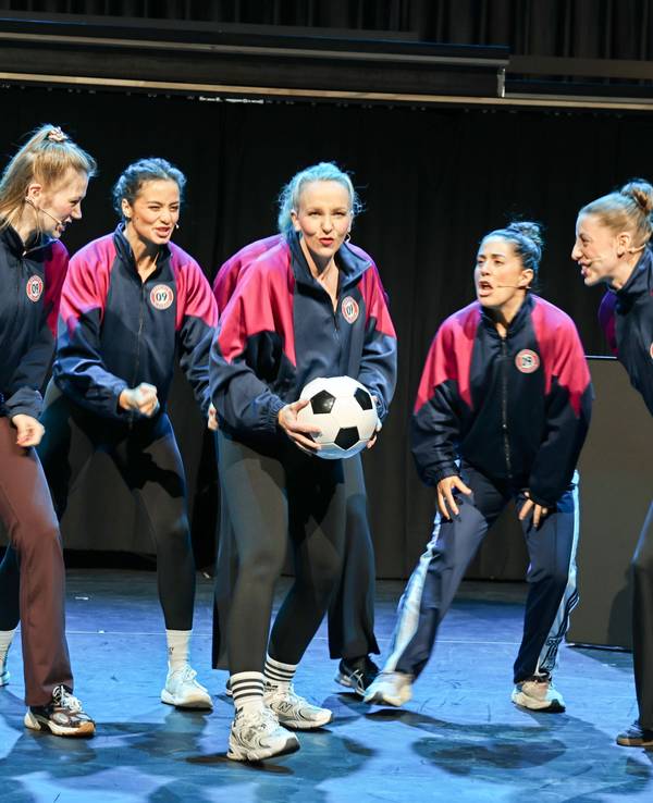 Szene aus dem neuen Musical „Kick like a Woman“.
