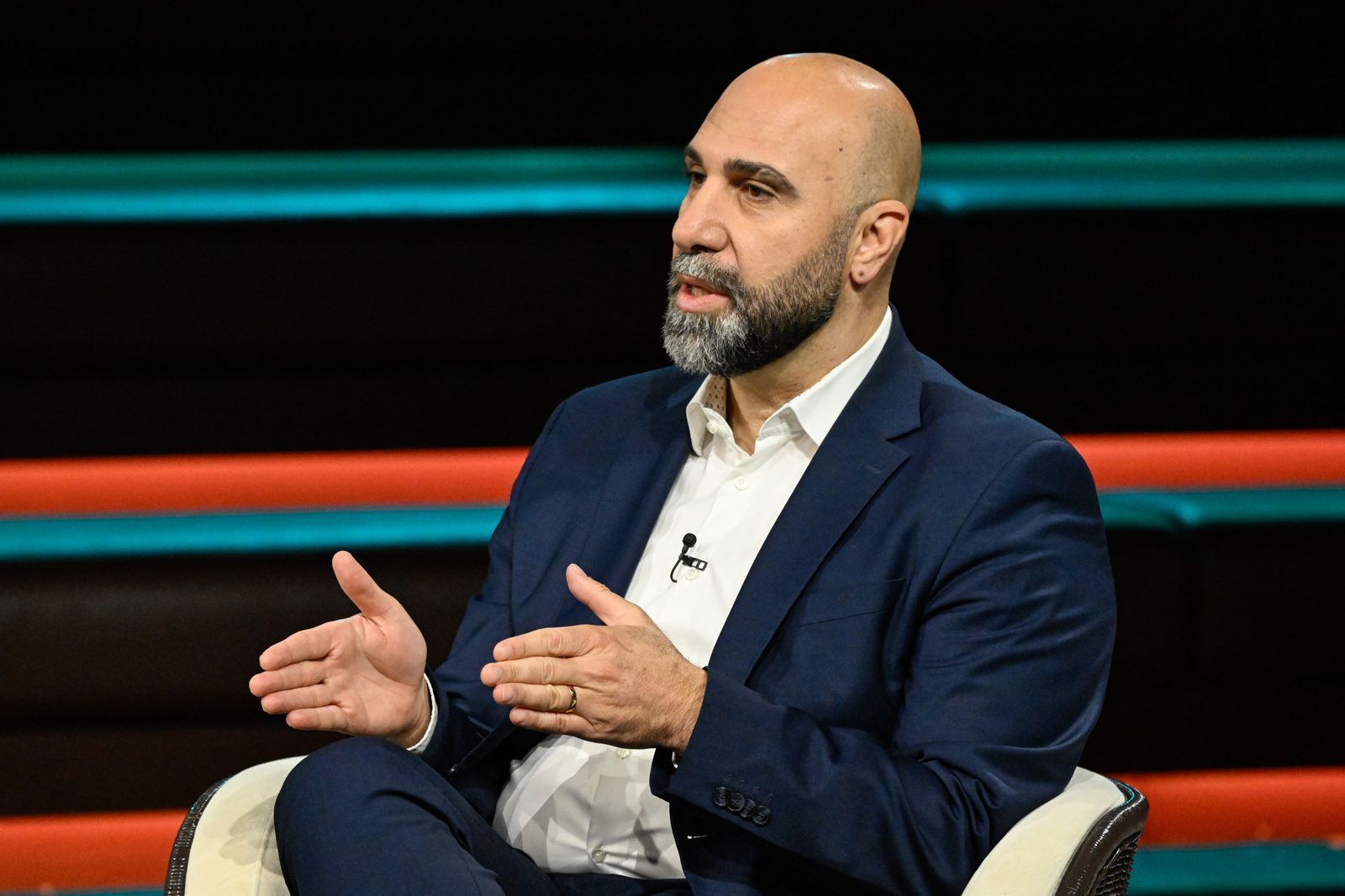 Extremismusforscher Ahmad Mansour sah bei „Markus Lanz“ große Gefahren im Bereich der sozialen Medien.  (Bild: ZDF / Markus Hertrich)