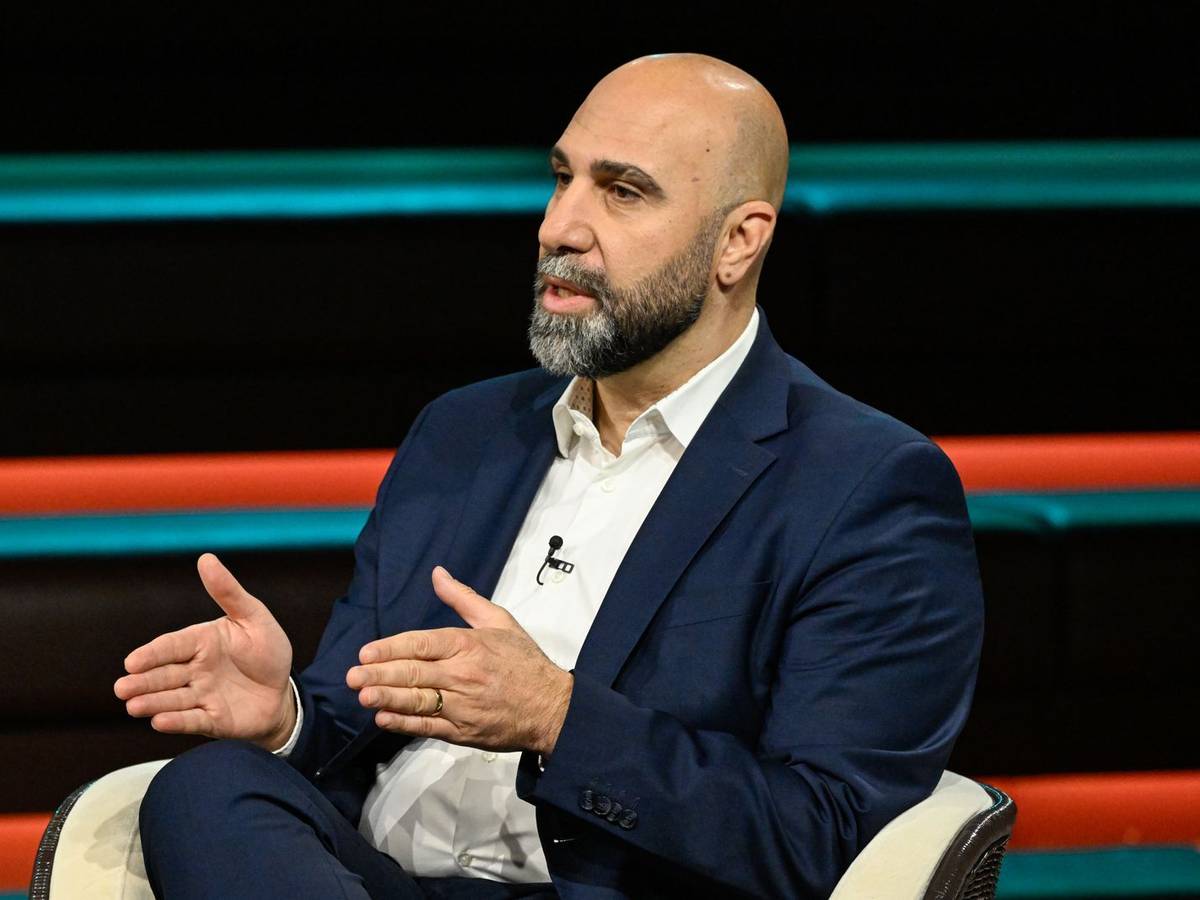 Extremismusforscher Ahmad Mansour sah bei „Markus Lanz“ große Gefahren im Bereich der sozialen Medien. (Bild: ZDF / Markus Hertrich)