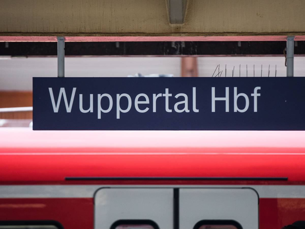 Der Mann, der vor acht Jahren in Wuppertal ein Kind an sich gerissen hatte und vor einen Zug gesprungen war, ist abgeschoben worden.