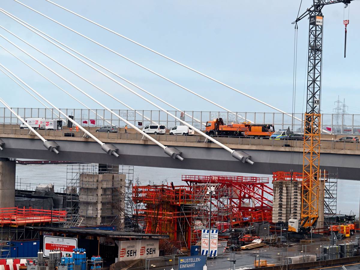 Fehlerhafte Stahlbauteile aus China, eine Kündigung und gegenseitige Klagen: Vor dem Landgericht Köln beginnt ein Verfahren um die Leverkusener Rheinbrücke.