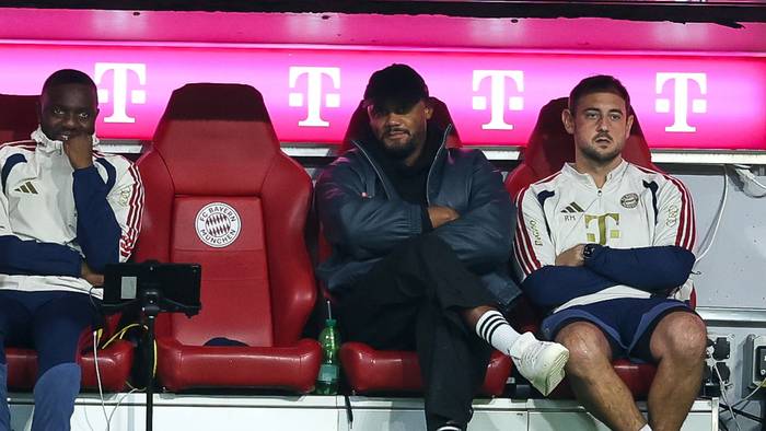 Verließ auch zum Jubeln gegen RB Leipzig nicht die Bayern-Bank: Trainer Vincent Kompany