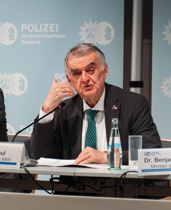 Pressekonferenz mit Innenminister Herbert Reul (CDU) nach der Razzia bei den „Hells Angels“ in Duisburg Anfang Oktober.