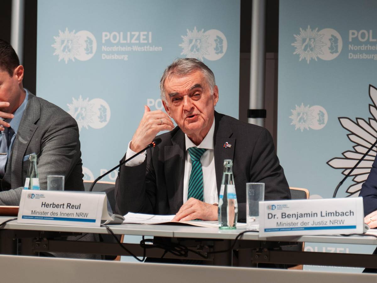 Pressekonferenz mit Innenminister Herbert Reul (CDU) nach der Razzia bei den „Hells Angels“ in Duisburg Anfang Oktober.