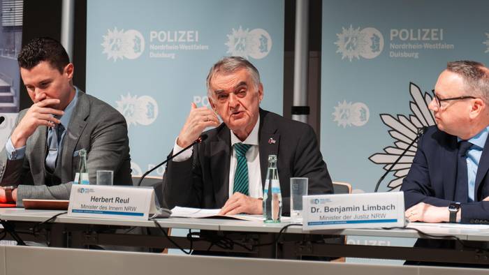 Pressekonferenz mit Innenminister Herbert Reul (CDU) nach der Razzia bei den „Hells Angels“ in Duisburg Anfang Oktober.