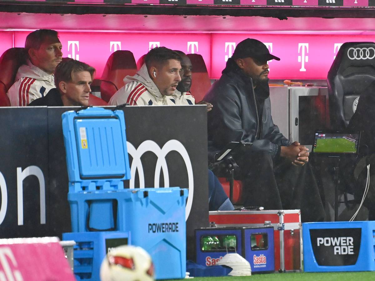 Verließ auch zum Jubeln gegen RB Leipzig nicht die Bayern-Bank: Trainer Vincent Kompany