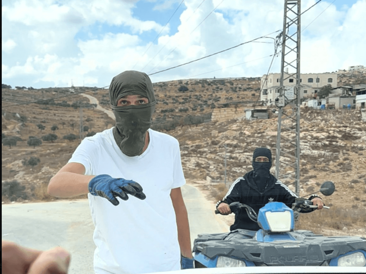 Maskierte israelische Siedler haben in Taybeh einen Autokonvoi europäischer Diplomaten angegriffen.