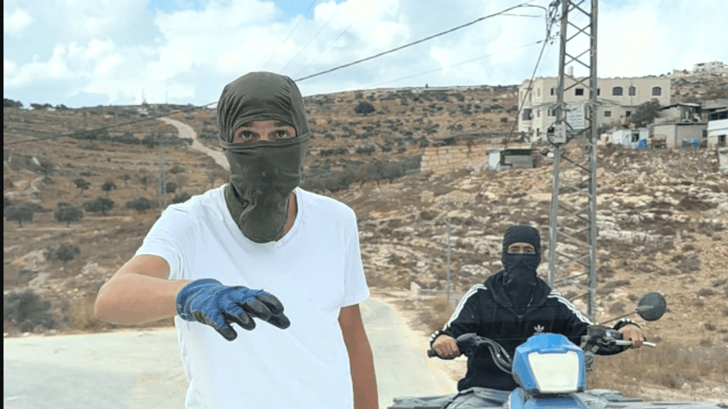 Maskierte israelische Siedler haben in Taybeh einen Autokonvoi europäischer Diplomaten angegriffen.
