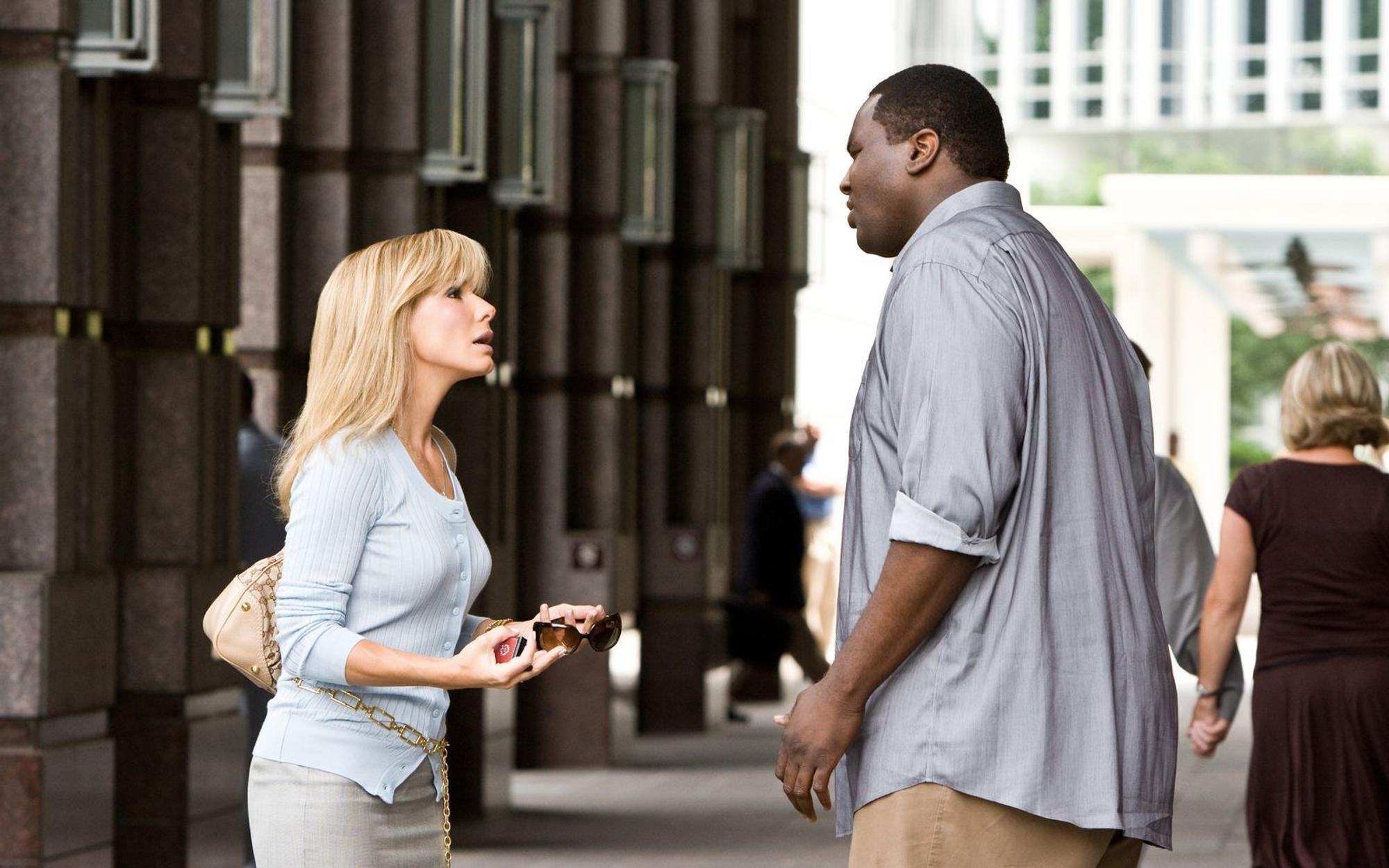 „Blind Side - Die große Chance“ erzählt von einem jungen übergewichtigen Mann (Quinton Aaron), der mit der Hilfe einer ihm zunächst völlig fremden Familie zum Sportstar aufsteigt. (Bild: RTL / Alcon Film Fund, LLC.)